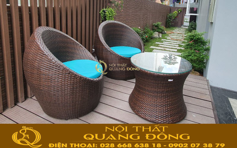 Bàn 2 ghế hình trứng màu nâu giả gỗ cho ban công