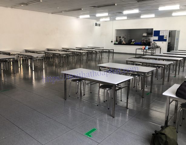 Bàn ăn công nhân thiết kế thông minh cho không gian nhà ăn tập thể