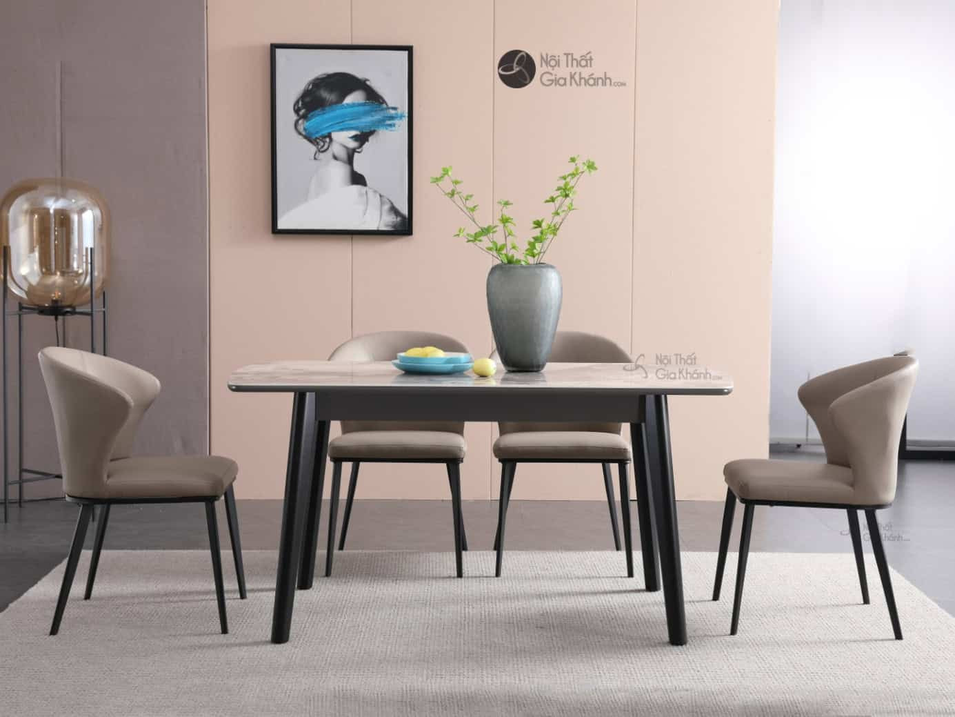 Bàn ăn gỗ công nghiệp đẹp với mặt đá tự nhiên, khung gỗ sơn đen tinh tế phù hợp căn hộ hiện đại.