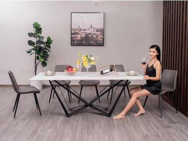 Bàn ăn gỗ công nghiệp mặt đá cho căn hộ chung cư hiện đại