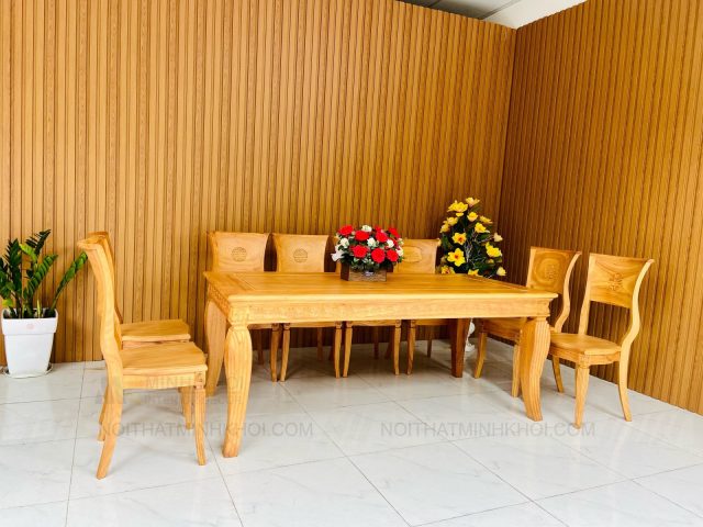 Bàn ăn là nơi gia đình ngồi lại bên nhau ấm cúng