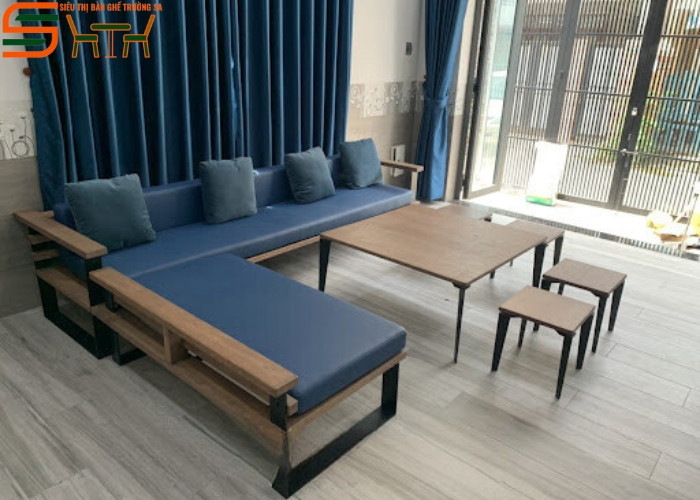 Bàn ăn sắt hộp mặt gỗ tự nhiên tinh tế cho không gian bếp