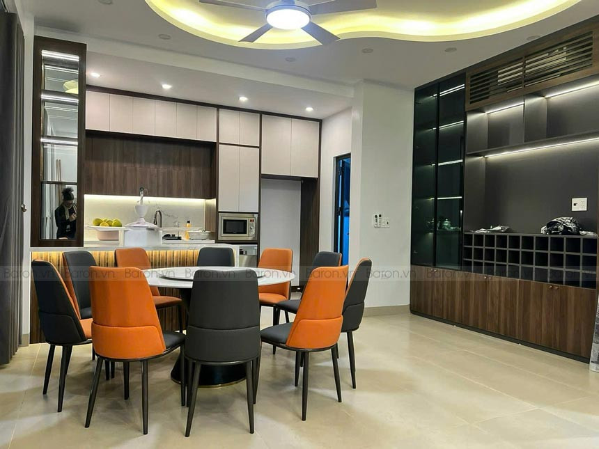 Bàn ăn tròn 10 người được lắp đặt tại nhà khách hàng