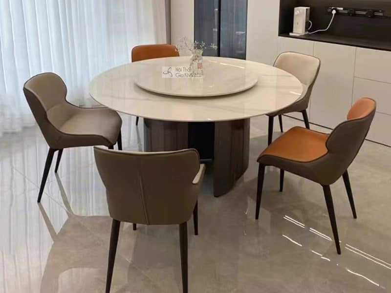 Bàn ăn tròn mặt đá với thiết kế hiện đại cho căn hộ chung cư