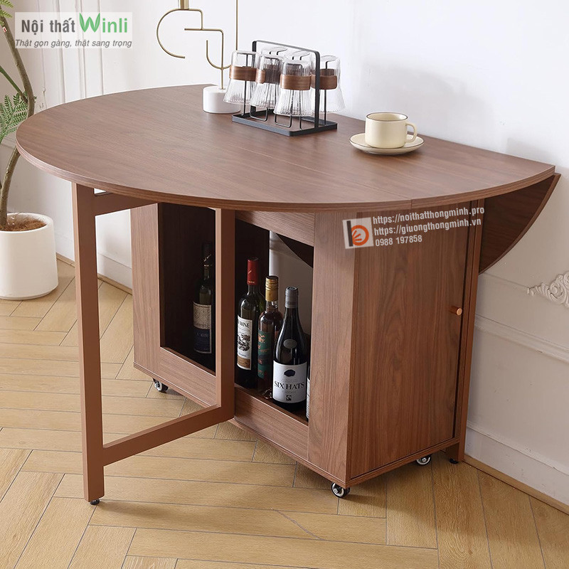 Bàn ăn tròn xếp gọn màu nâu sang trọng khi được mở hoàn toàn, sẵn sàng phục vụ 4-6 người.