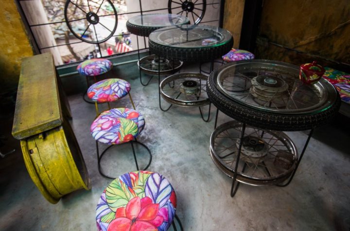Bàn cafe bằng lốp xe trang trí độc đáo