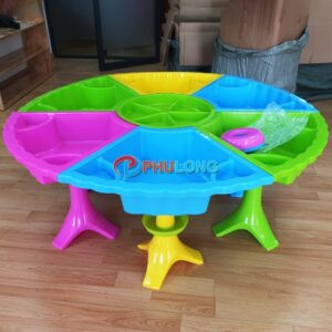 bàn chơi cát và nước cho bé mầm non phát triển giác quan