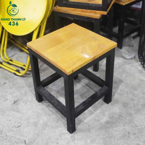 bàn ghế cà phê ngoài trời khung sắt mặt gỗ