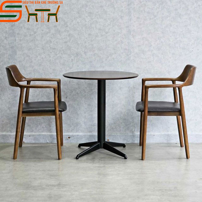 Bàn ghế cafe gỗ với thiết kế đơn giản, tinh tế, phù hợp nhiều không gian quán Hà Nội