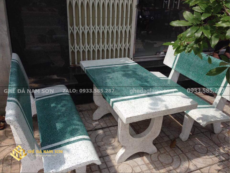 Bàn ghế đá xi măng phối màu trắng xanh ngọc đẹp mắt