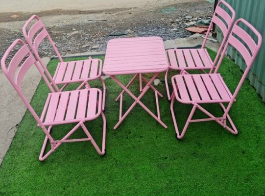 bàn ghế gấp gọn ngoài trời nhỏ cho quán trà sữa sân vườn
