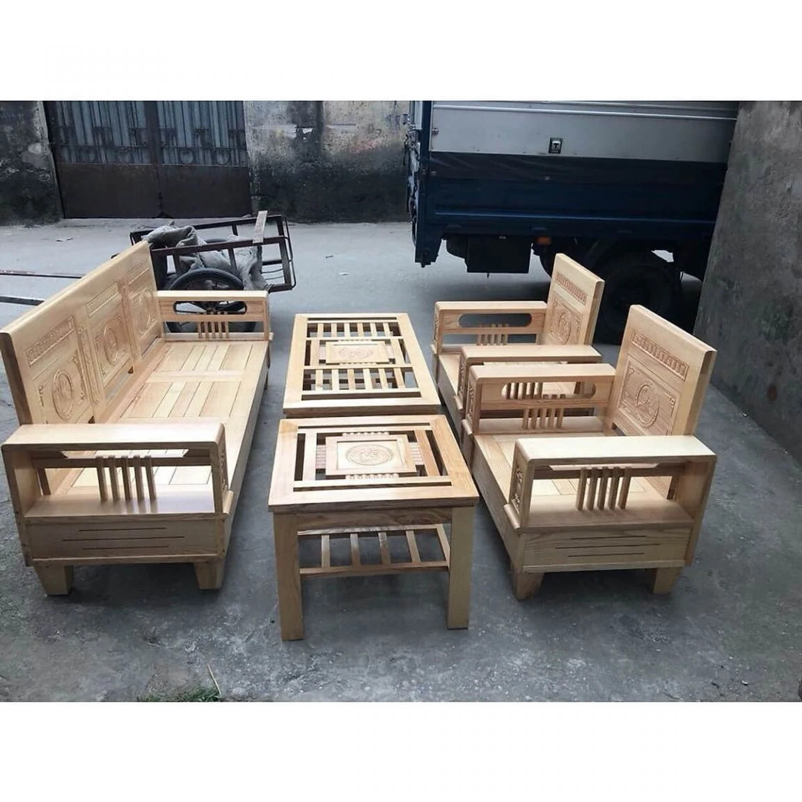 Bàn ghế gỗ giá rẻ thường nhanh hỏng do gỗ chưa được xử lý kỹ càng