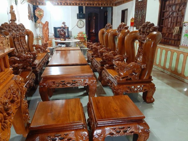 Bàn ghế gỗ lim nguyên khối đẹp mắt cho phòng khách