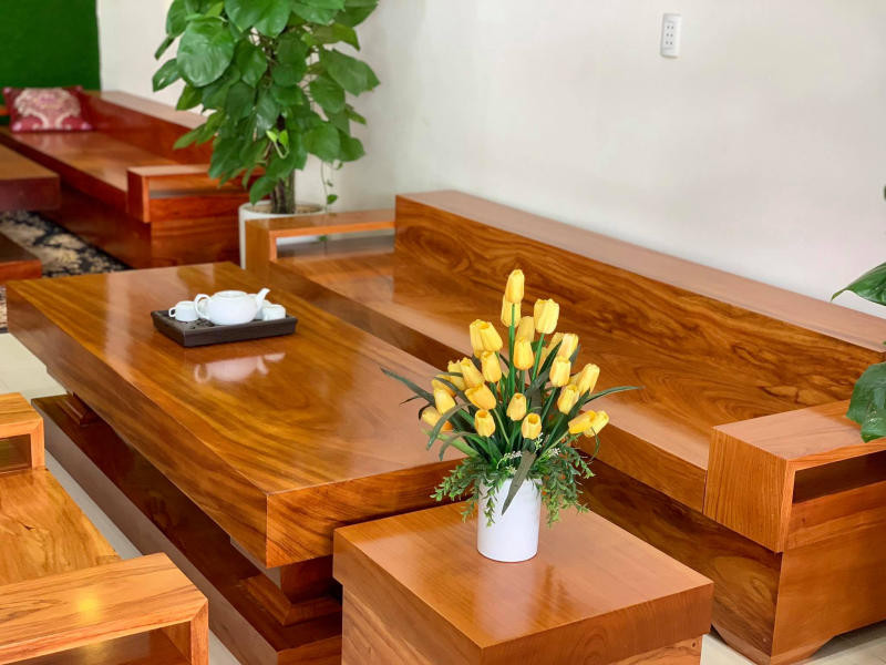 Bàn ghế gỗ lim xẹt nguyên khối phòng khách sang trọng