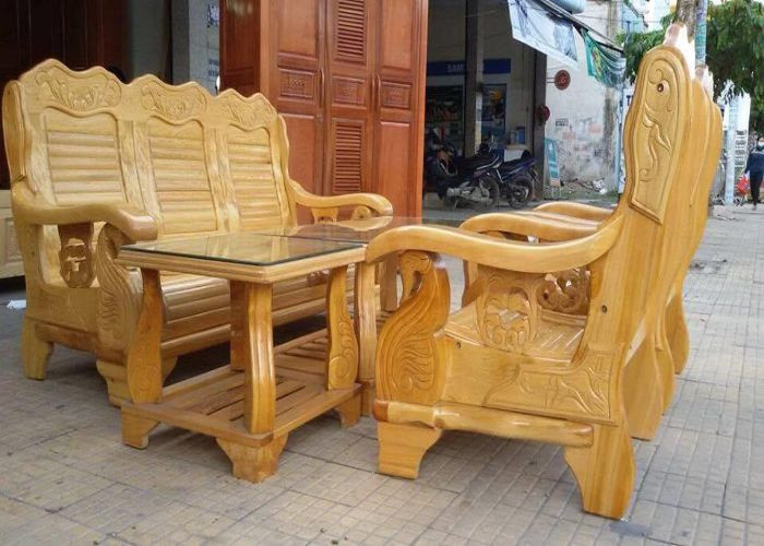 Bàn ghế gỗ Pơ Mu