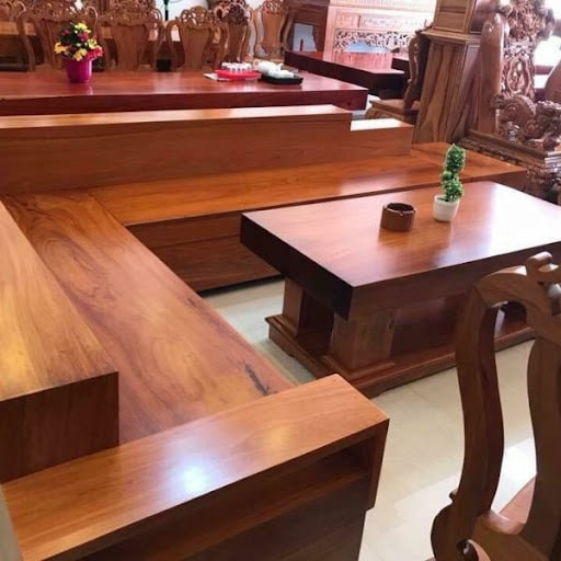 Bàn ghế gỗ sofa nguyên khối đa dạng về mẫu mã, màu sắc và kích thước, mang lại nhiều lựa chọn cho không gian sống hiện đại