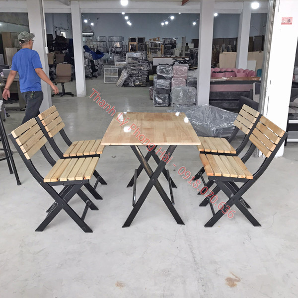 bàn ghế gỗ thông gấp gọn thanh lý quán bia