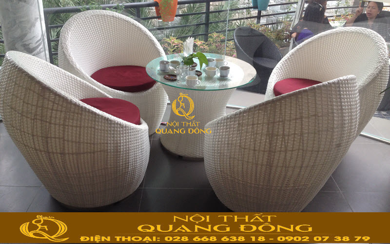 Bàn ghế hình trứng nhựa giả mây màu trắng tinh khôi