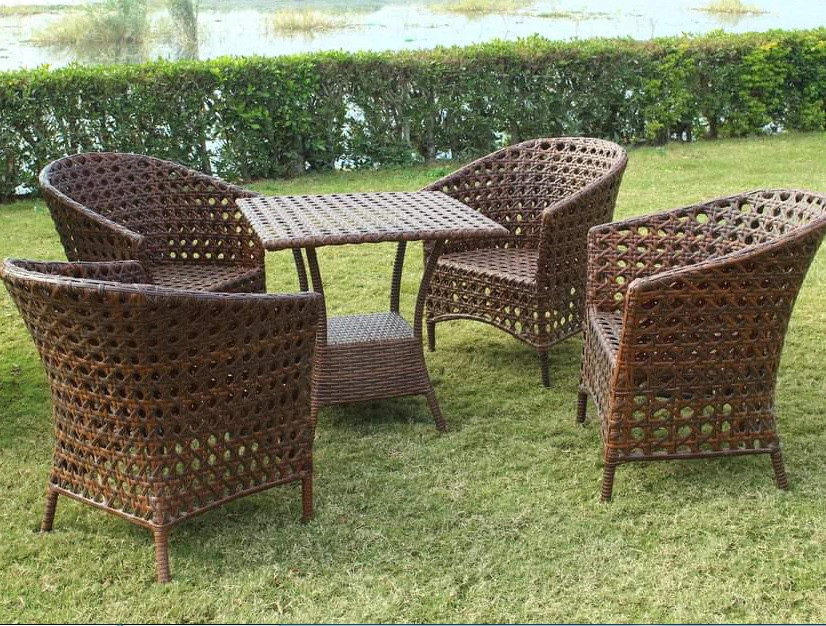 Bàn ghế mây nhựa ngoài trời với kiểu đan caro thông thoáng