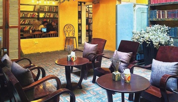 Bàn ghế vintage giá rẻ cho không gian ấm cúng