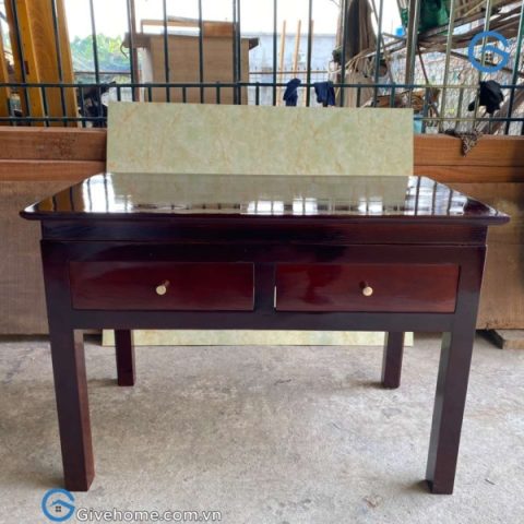 Bàn gỗ để mâm cơm cúng tự nhiên với hoa văn chạm khắc tinh xảo