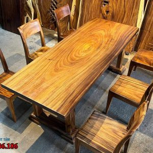 Bàn gỗ me tây nguyên tấm với chân sắt thanh lịch