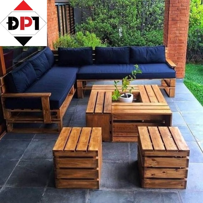 Bàn gỗ pallet mộc mạc kết hợp ghế băng dài tạo không gian thư giãn