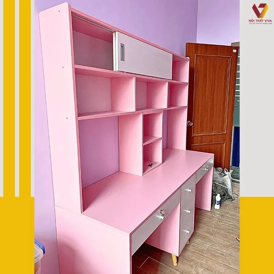 Bàn học gỗ công nghiệp giá rẻ có kệ sách và tủ đồ tiện ích