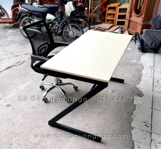 Bàn làm việc gỗ công nghiệp MFC lõi xanh chống ẩm, bền đẹp.