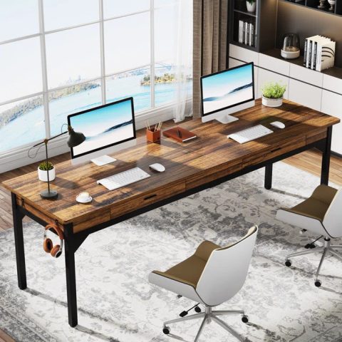 Bàn làm việc không hợp hướng