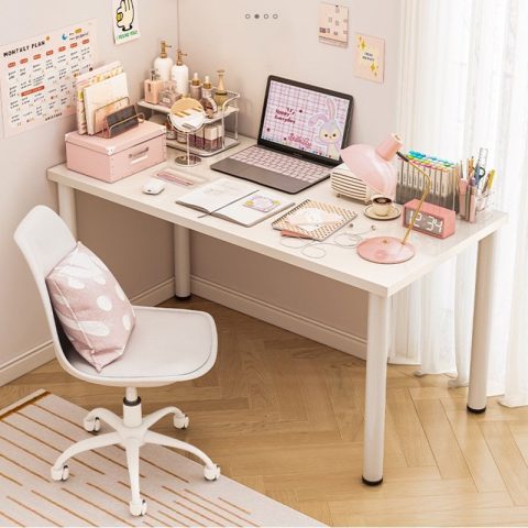 Bàn làm việc màu trắng với mặt bàn rộng rãi và chân sắt tròn hiện đại