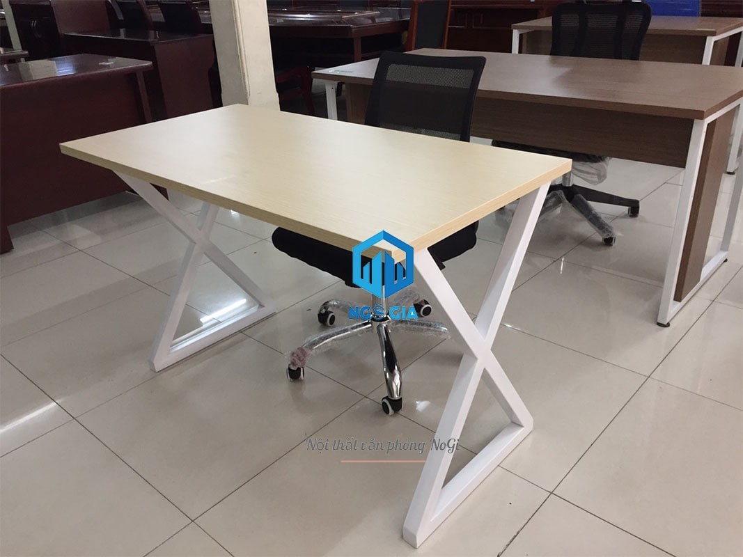 Bàn làm việc nogi chân sắt chắc chắn, phong cách công nghiệp