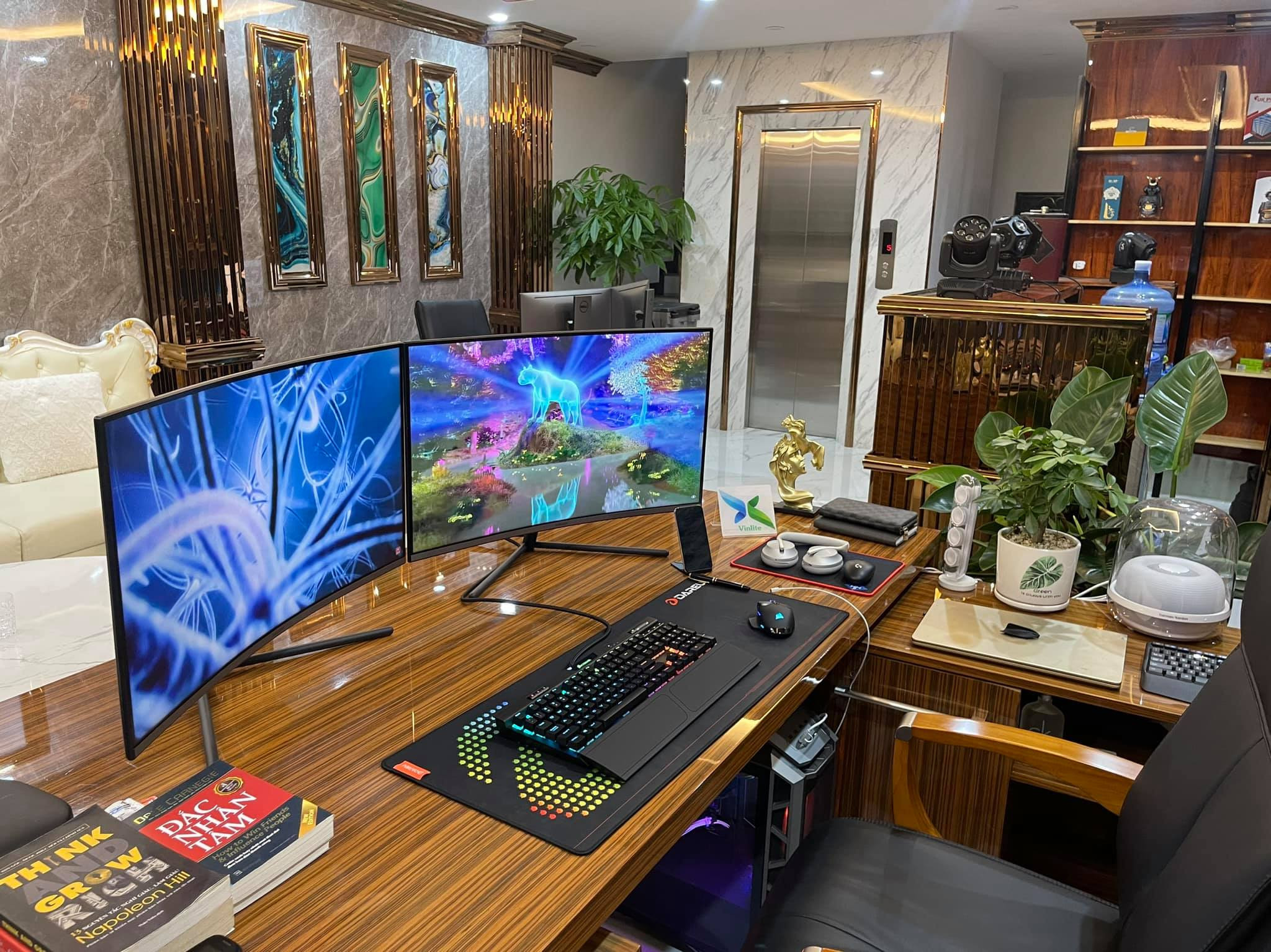 Bàn làm việc setup nhiều màn hình