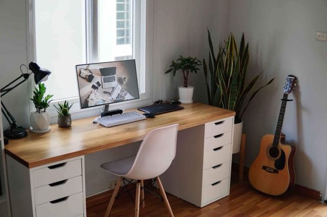 Bàn làm việc tối giản