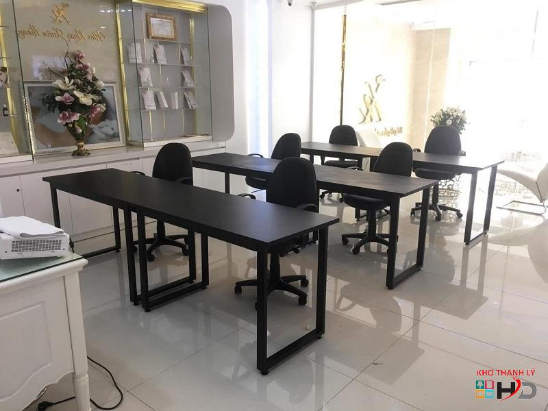 Bàn làm việc văn phòng thanh lý với mức giá phải chăng