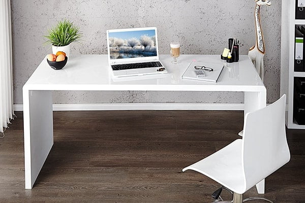 Bàn làm việc với ghế xoay hiện đại