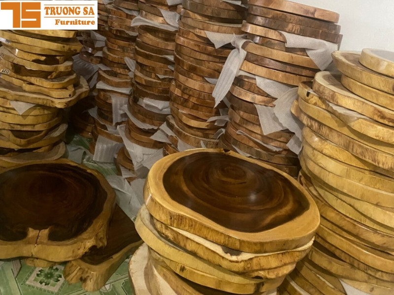 Bàn trà gỗ me tây thanh lý hình tròn với vẻ đẹp tự nhiên