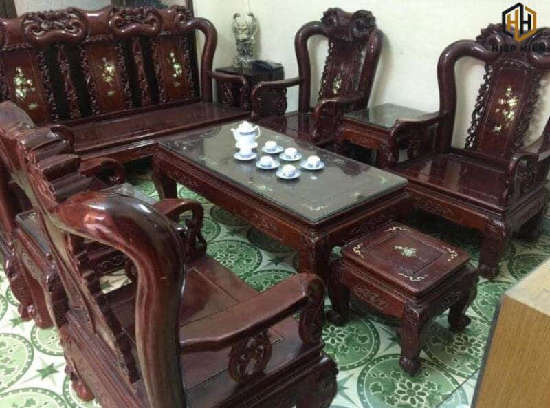 bàn trà trong bộ bàn ghế gỗ gụ khảm trai tay 10, thiết kế tiện dụng