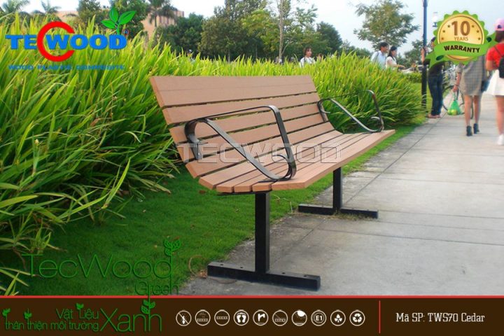 Băng ghế nhựa giả gỗ ngoài trời TecWood đặt tại công viên
