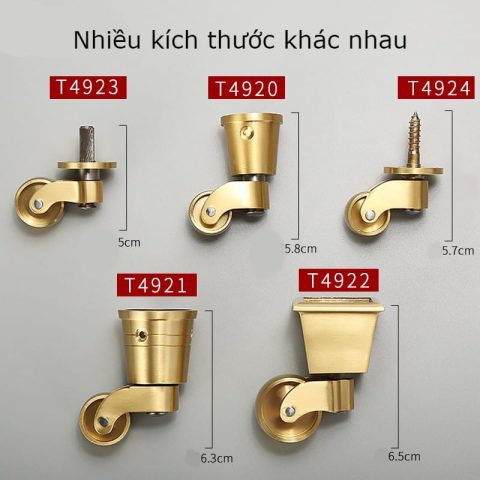 Bánh xe bằng đồng gắn vào chân bàn gỗ cổ điển