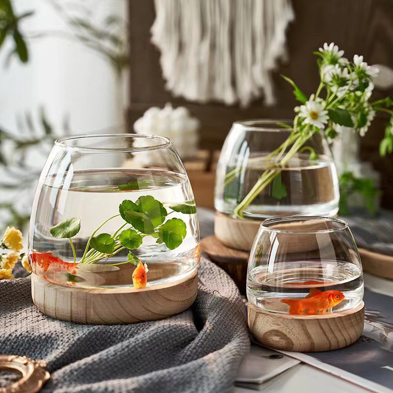 Bể cá mini tạo điểm nhấn thư giãn khi decor bàn làm việc tại nhà