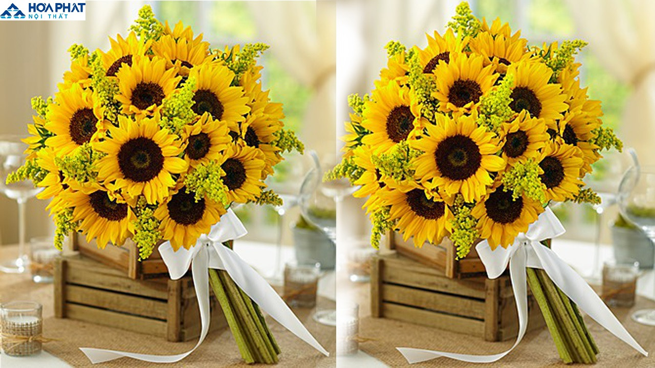 bình hoa hướng dương tươi sáng trên bàn ăn gia đình