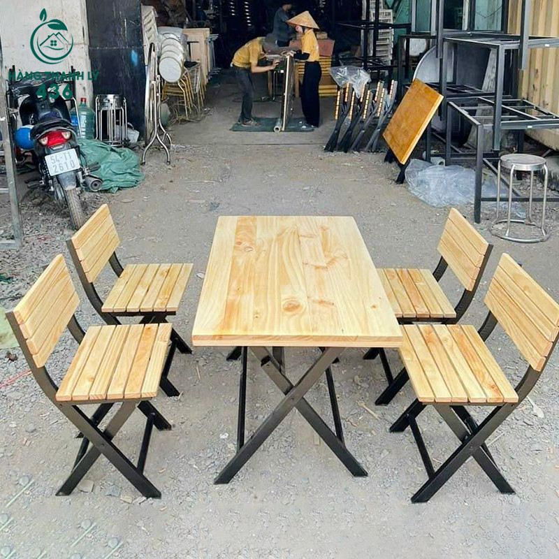 Bộ bàn ăn gấp gọn bằng gỗ và sắt thanh lý, giải pháp tối ưu cho không gian hẹp