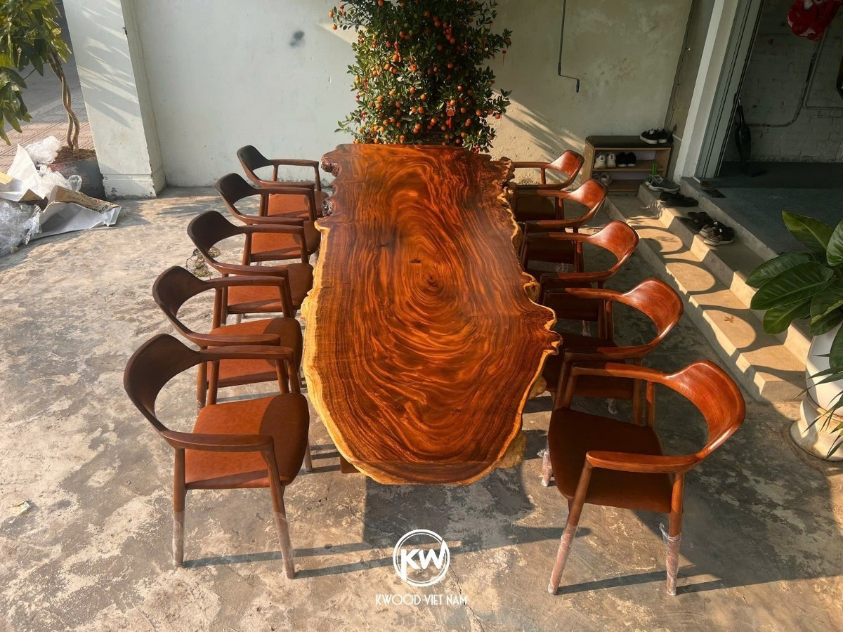 Bộ bàn ăn gỗ me tây nguyên khối đẹp cho 8 người