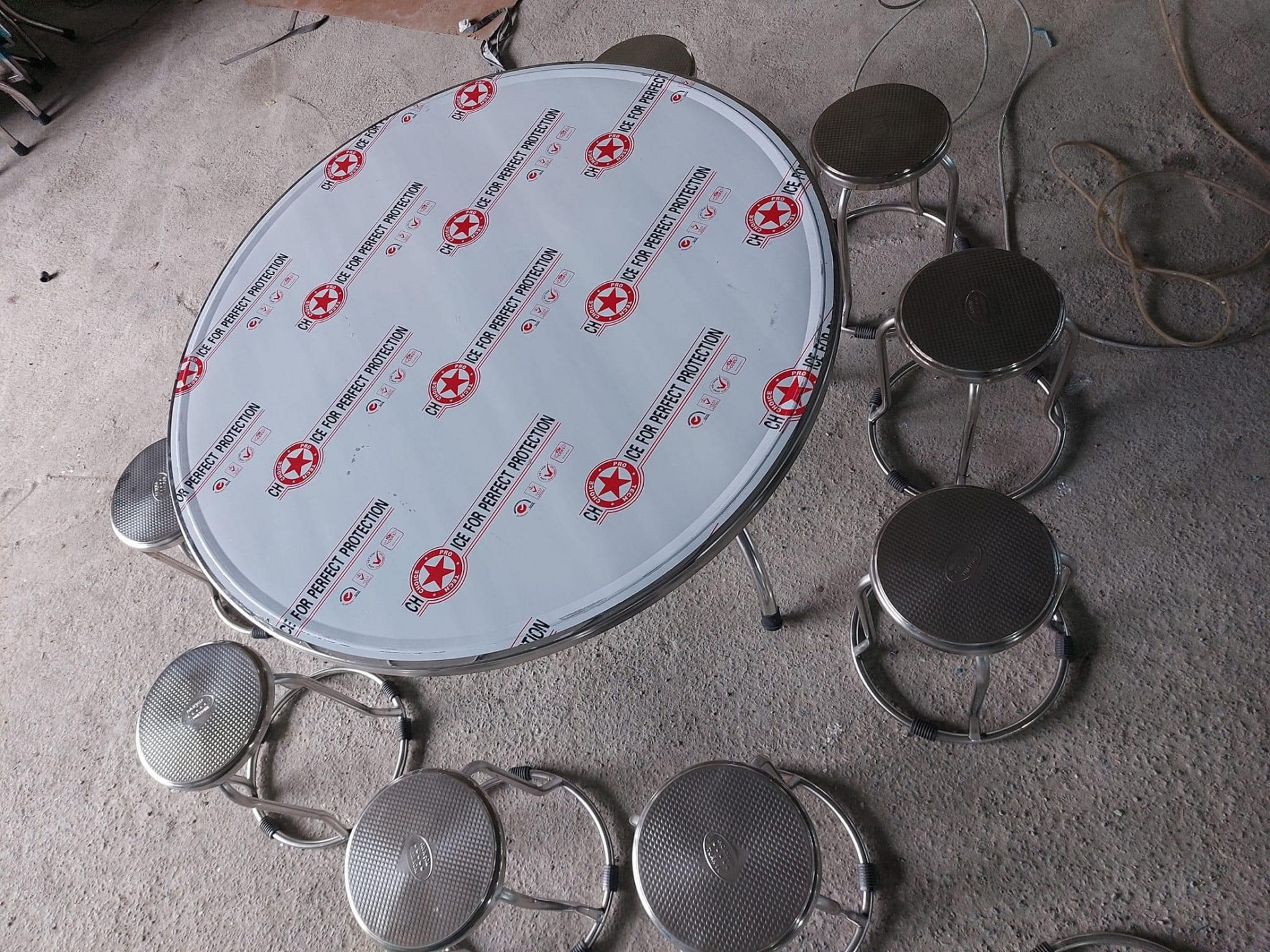 Bộ bàn ăn inox tròn lớn 10 ghế cho không gian rộng