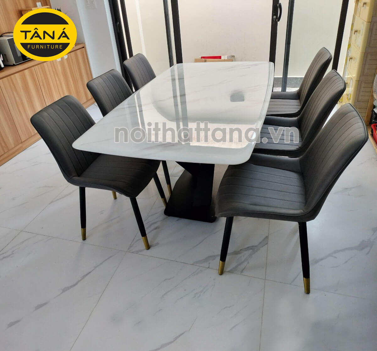Bộ bàn ăn mặt đá 6 ghế hiện đại với chân sắt cho phòng bếp nhỏ