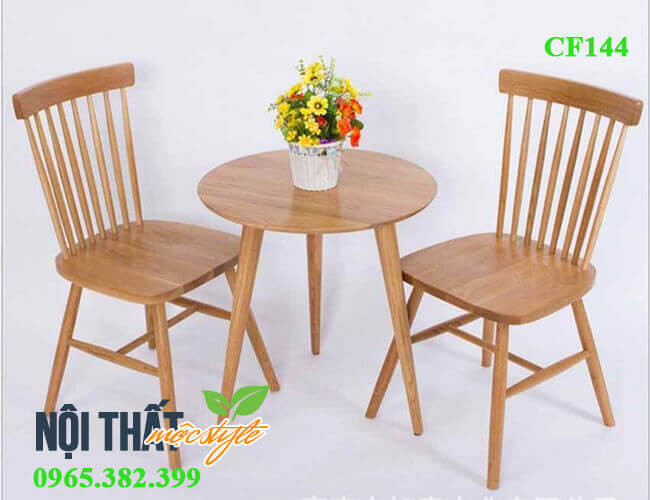 Bộ bàn ăn tròn 2 ghế gỗ tự nhiên, thiết kế ghế song tiện thanh lịch