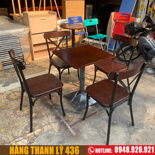 Bộ bàn ghế ban công thanh lý mặt gỗ chân sắt hiện đại