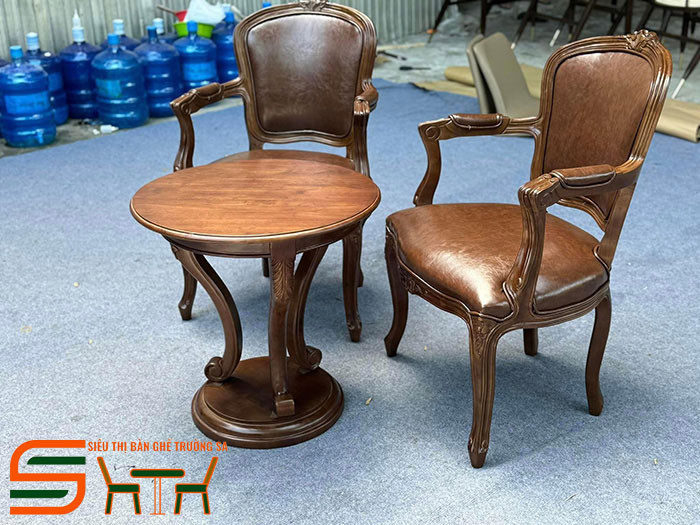 Bộ bàn ghế cafe gỗ tự nhiên với thiết kế tinh tế cho quán cà phê tại Hà Nội
