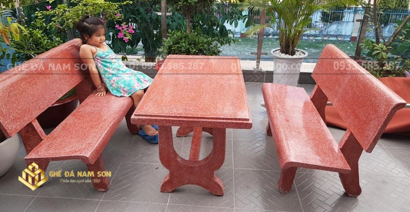 Bộ bàn ghế đá xi măng chữ nhật màu đỏ tươi sáng